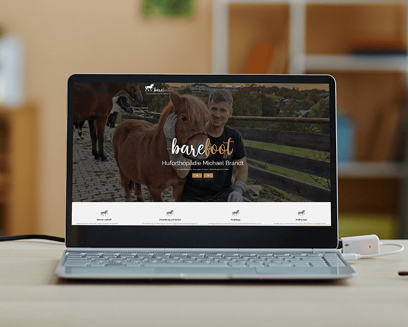 Die Website Huforthopädie-Barefoot zu sehen auf einem Laptop, sie wurde mit WordPress erstellt